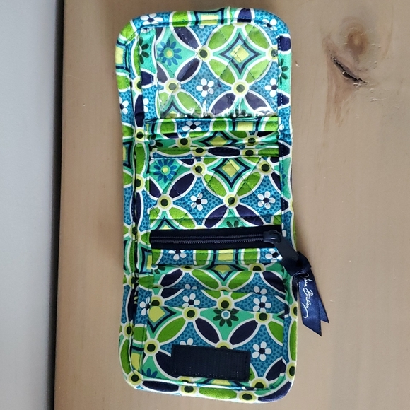 Vera Bradley Retired Daisy Daisy Quilted Floral Trifold Wallet - Picture 4 of 9